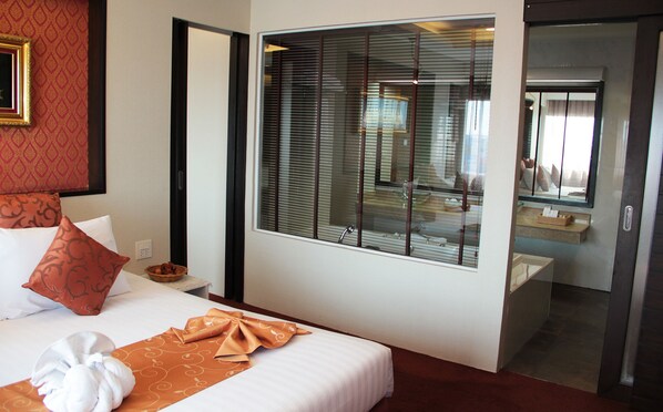 Cortinas blackout, wifi gratis y ropa de cama