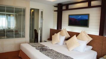 Junior Suite | 1 camera, tende oscuranti, Wi-Fi gratuito, lenzuola