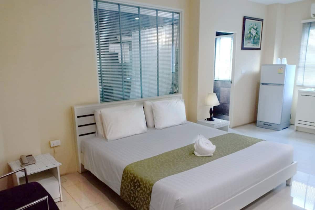 Pool Suite | 1 bedroom, blackout drapes, free WiFi, bed sheets