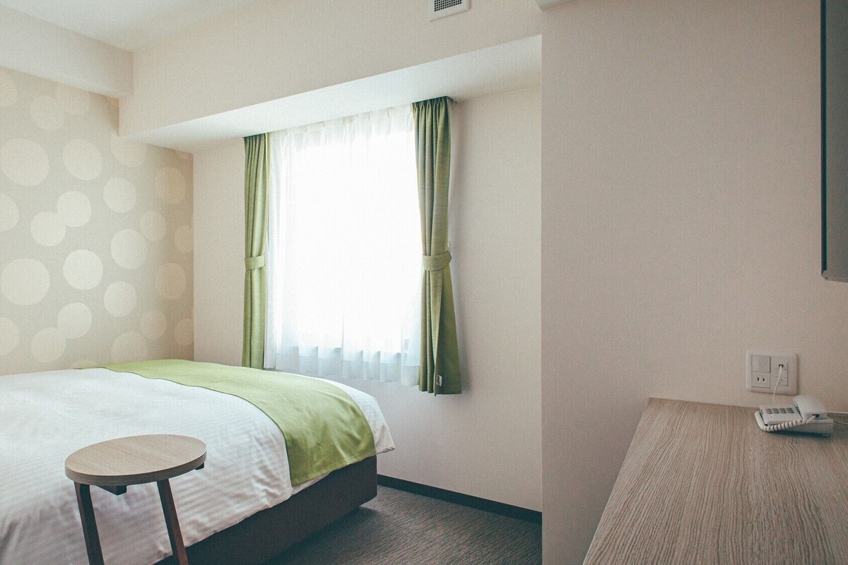 Escrivaninha, Wi-Fi de cortesia, roupa de cama