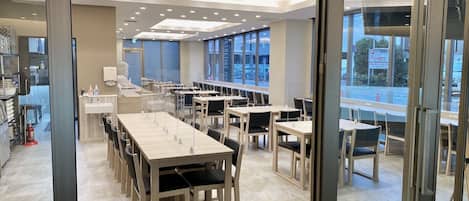 Café da manhã com buffet todos os dias (JPY 800 por pessoa)