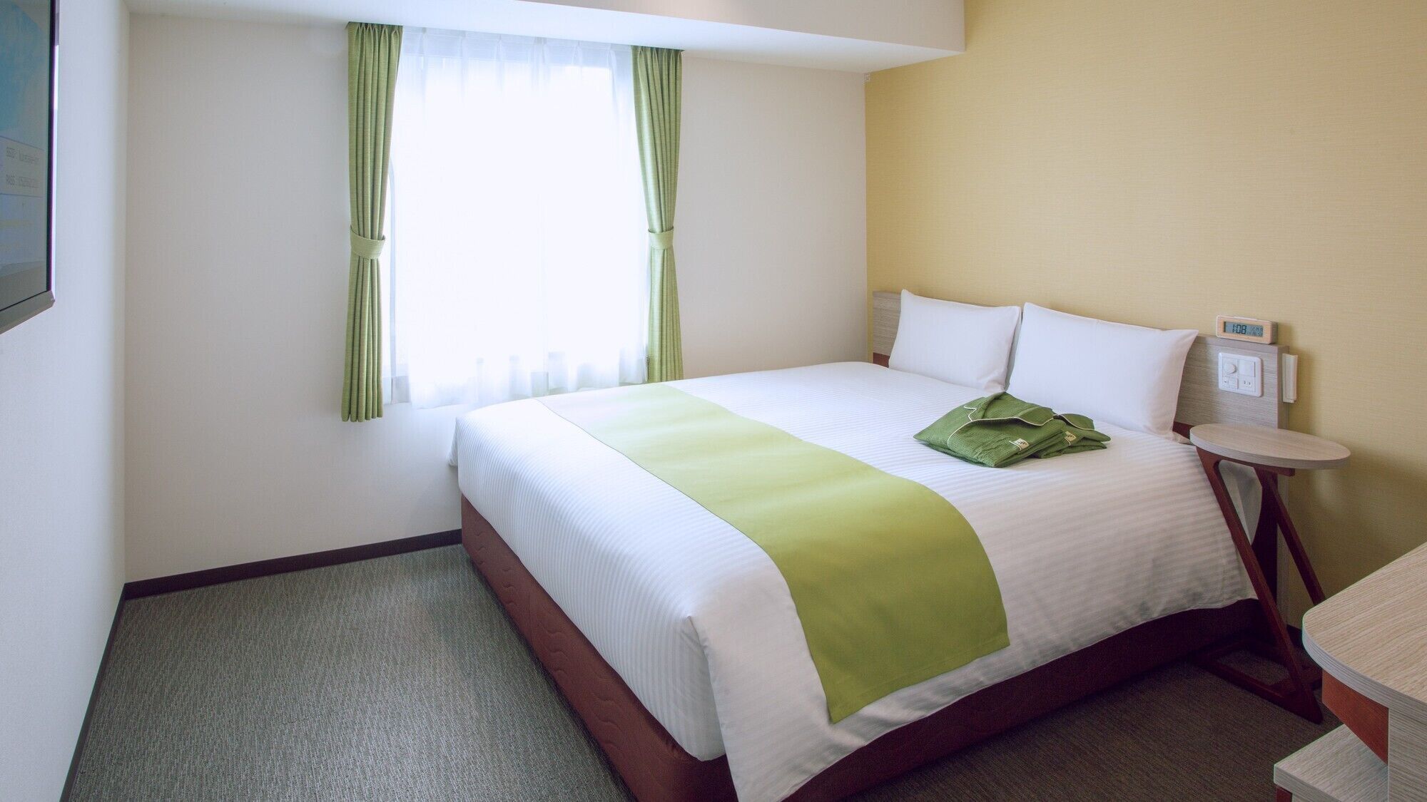 Desk, WiFi (free), bed sheets