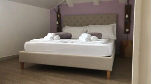 2 bedrooms, iron/ironing board, free WiFi, bed sheets - Strudel home, under-roof apartment in the heart of the old town (Bozen)