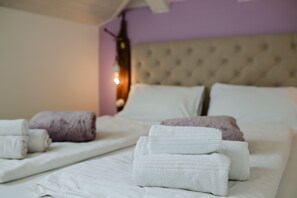 2 bedrooms, iron/ironing board, free WiFi, bed sheets - Strudel home, under-roof apartment in the heart of the old town (Bozen)