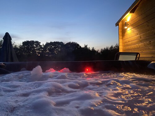 lodge for two - with Hot Tub