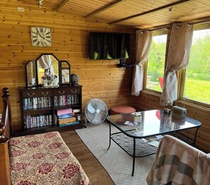 Interior - lodge for two - with Hot Tub (Dingestow)