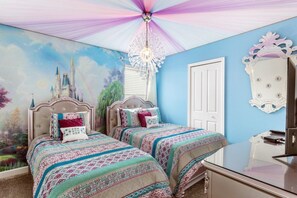 6 bedrooms, laptop workspace, free WiFi