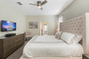 8 bedrooms, laptop workspace, free WiFi