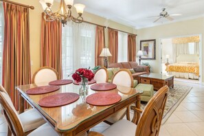 Microwave, oven, stovetop, dishwasher - Imagine Renting This Luxury Apartment on Reunion Resort and Spa, Orlando Apartment 3750 (Kissimmee)