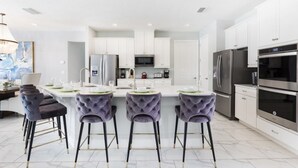 Private kitchen - You and Your Family Will Love This 5 Star Villa With Private Pool on Encore Resort at Reunion, Orlando Villa 3746 (Kissimmee)
