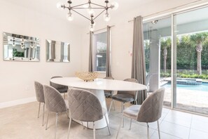 Microwave, oven, stovetop, dishwasher - Picture Relaxing by Your Private Pool in Your Beautiful Villa on Encore Resort at Reunion, Orlando Villa 3798 (Kissimmee)