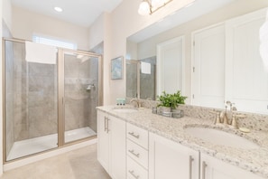 Bathroom - Picture Relaxing by Your Private Pool in Your Beautiful Villa on Encore Resort at Reunion, Orlando Villa 3798 (Kissimmee)