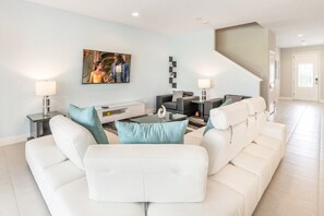 TV, table tennis - The Secret to Enjoying Your Villa With Private Pool on Encore Resort at Reunion, Orlando Villa 3771 (Kissimmee)