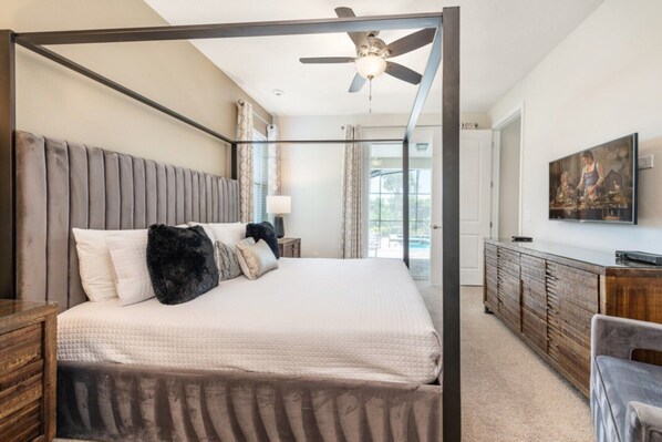 8 bedrooms, laptop workspace, free WiFi