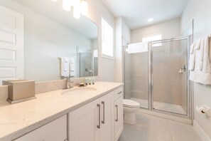 Bathroom - Picture Relaxing by Your Private Pool in Your Beautiful Villa in Encore Resort at Reunion, Orlando Villa 3761 (Kissimmee)