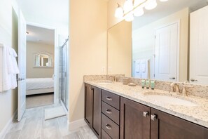 Bathroom - Picture Renting Your 5 Star Villa With Private Pool on Encore Resort at Reunion, Orlando Villa 3808 (Kissimmee)