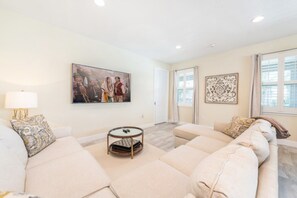 Flat-screen TV, video-game console, foosball, table tennis - Picture Renting Your 5 Star Villa With Private Pool on Encore Resort at Reunion, Orlando Villa 3808 (Kissimmee)