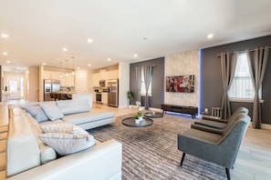 Flat-screen TV, video game console - Imagine You and Your Family Renting This 5 Star Villa on Encore Resort at Reunion, Orlando Villa 3765 (Kissimmee)