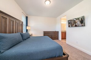 8 bedrooms, laptop workspace, free WiFi, bed sheets - Picture Renting Your 5 Star Villa With Private Pool on Encore Resort at Reunion, Orlando Villa 3776 (Kissimmee)