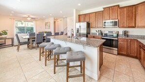 8 bedrooms, laptop workspace, free WiFi, bed sheets - Picture Renting Your 5 Star Villa With Private Pool on Encore Resort at Reunion, Orlando Villa 3776 (Kissimmee)