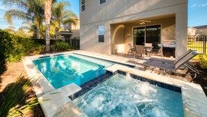 Outdoor pool - Picture Renting Your 5 Star Villa With Private Pool on Encore Resort at Reunion, Orlando Villa 3776 (Kissimmee)