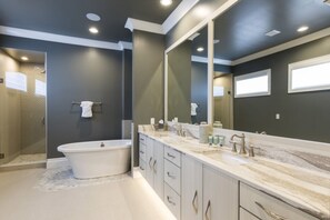 Combined shower/bathtub