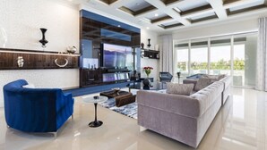 Flat-screen TV, table football, ping pong - Your Family Will Love the Private Pool at Your Private Villa in Reunion Resort and Spa, Orlando Signature Villa 3805 (Kissimmee)