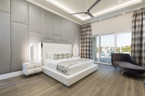 8 Schlafzimmer, laptopgeeigneter Arbeitsplatz, WLAN