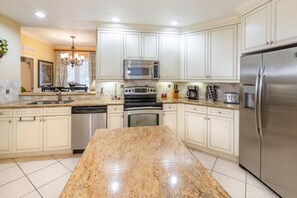 Mikroaaltouuni, uuni, liesi, astianpesukone