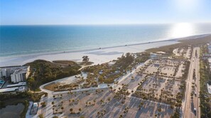 Una playa cerca