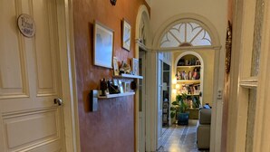 A hallway with a checkered floor, a bookshelf, and a door labeled "Private". - Lo Componaïro (Pouzols)