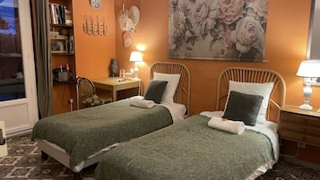 Doppel- oder Zweibettzimmer, mit Bad (Denise 1 er étage)