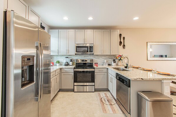 Fridge, microwave, stovetop, dishwasher
