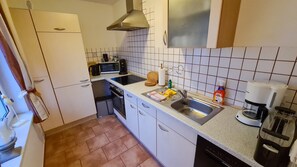 KĂŒhlschrank, Mikrowelle, Ofen, Herdplatte