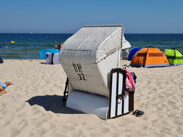 In StrandnĂ€he, LiegestĂŒhle