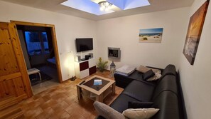 TV, ping pong, books, stereo