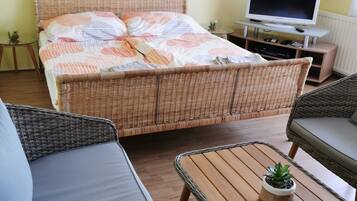 2 bedrooms, iron/ironing board, WiFi, bed sheets