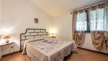 2 slaapkamers, een strijkplank/strijkijzer, beddengoed