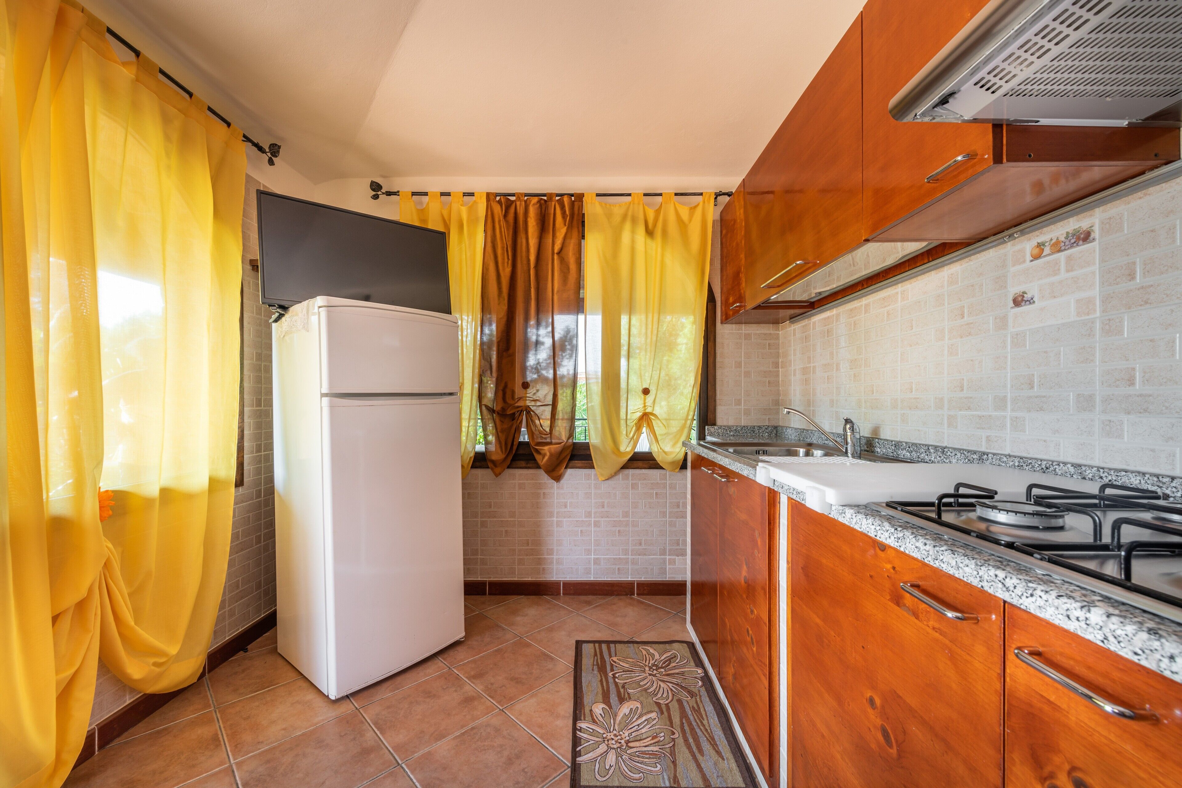 Fridge, microwave, stovetop, cookware/dishes/utensils