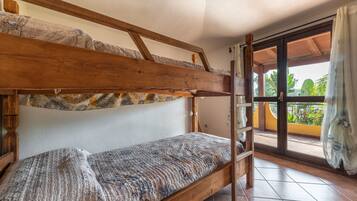 3 chambres, fer et planche Ă repasser, draps fournis