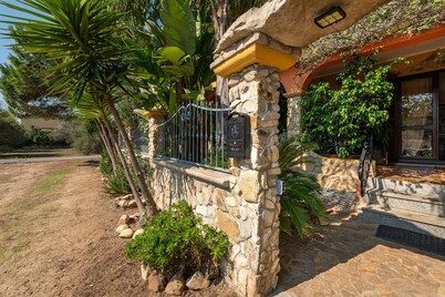 Apartment "Casa Mallus" With Mountain View, Balcony, Garden, Terrace & Grill