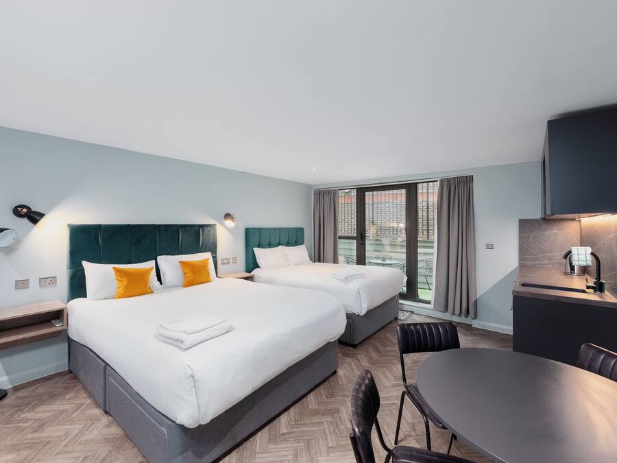 Familie studio suite (With Terrace) | Hypoallergeen beddengoed, een kluis op de kamer