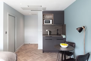 Executive Studio Suite (Penthouse) | Living area - Aptel East (London)