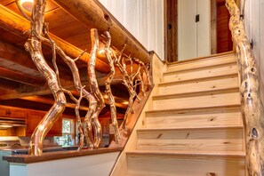 Interior - Renovated Log Cabin, 15 min to Ski Slopes, EV charger, Fireplace, Game Room. (Maggie Valley)