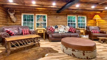 Smart-TV, Kamin, Tischtennisplatte