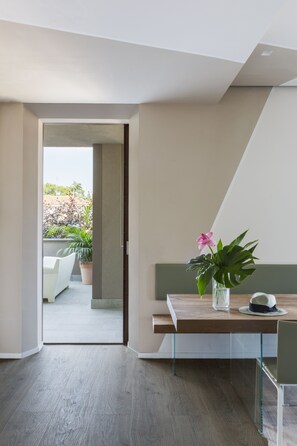 Petit déjeuner buffet (15 EUR par personne)