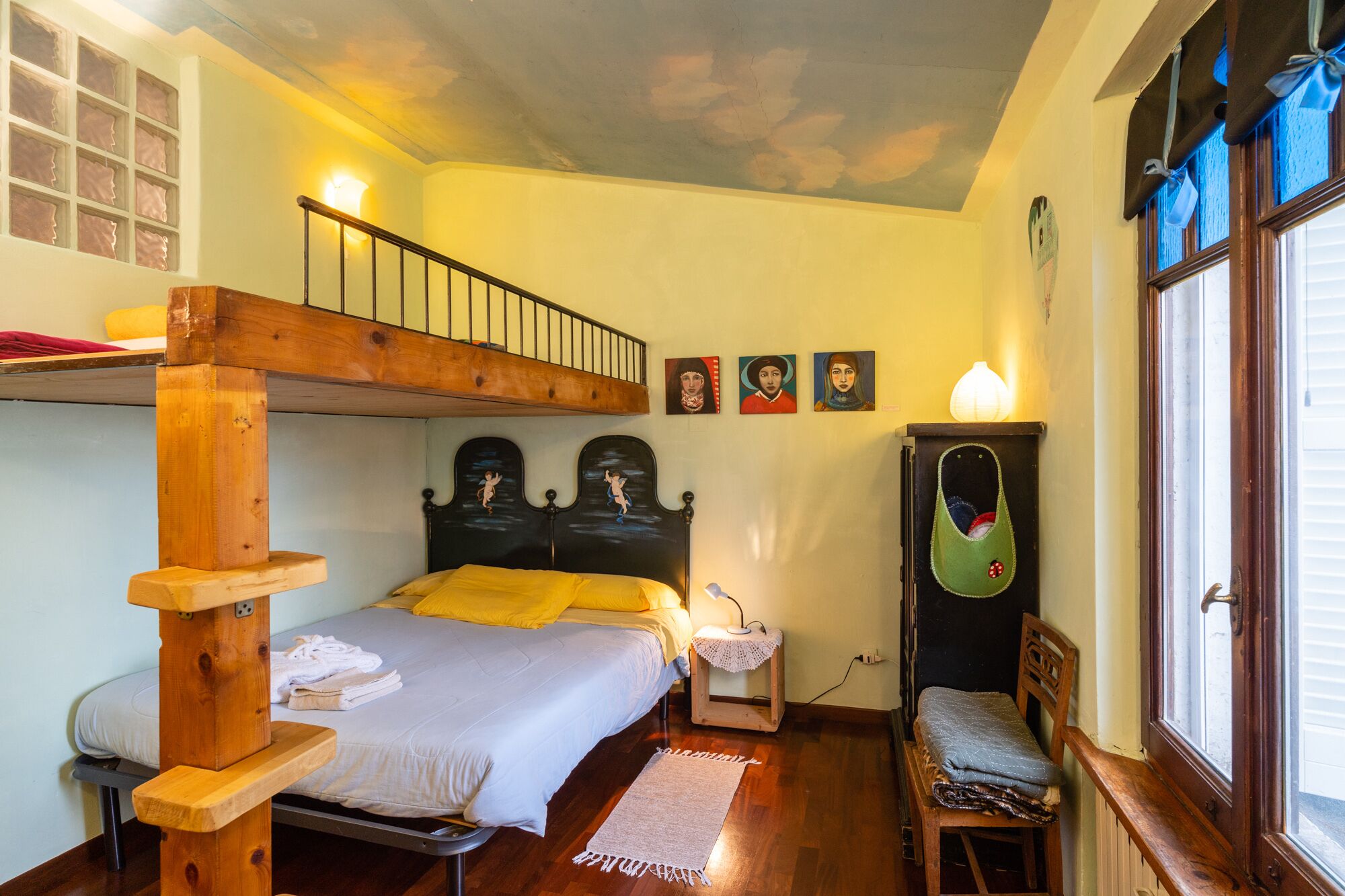 4 habitaciones, escritorio, tabla de planchar con plancha y wifi gratis 