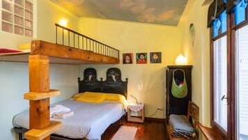 4 habitaciones, escritorio, tabla de planchar con plancha y wifi gratis