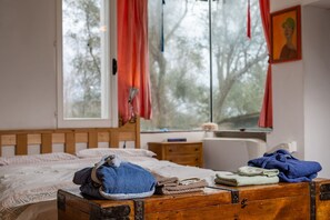 4 habitaciones, escritorio, tabla de planchar con plancha y wifi 