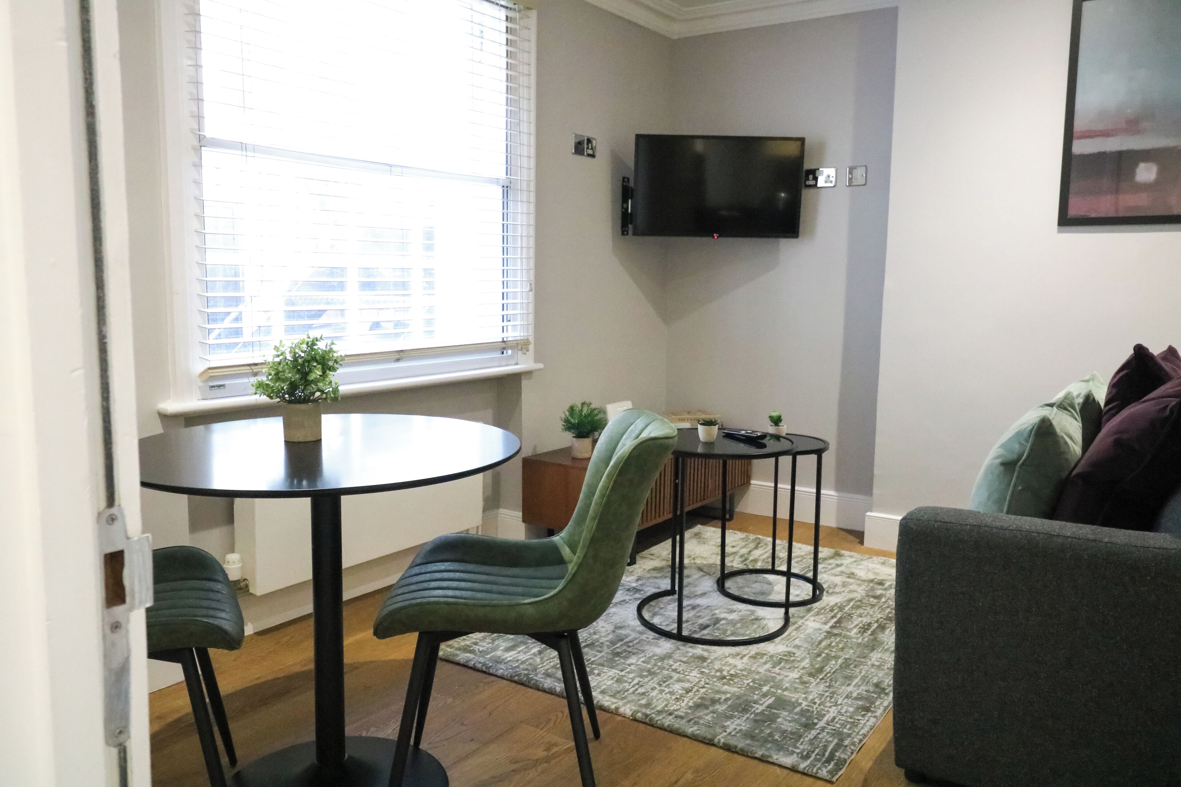 Apartment | Living area | 42-inch TV with cable channels, Netflix, streaming services